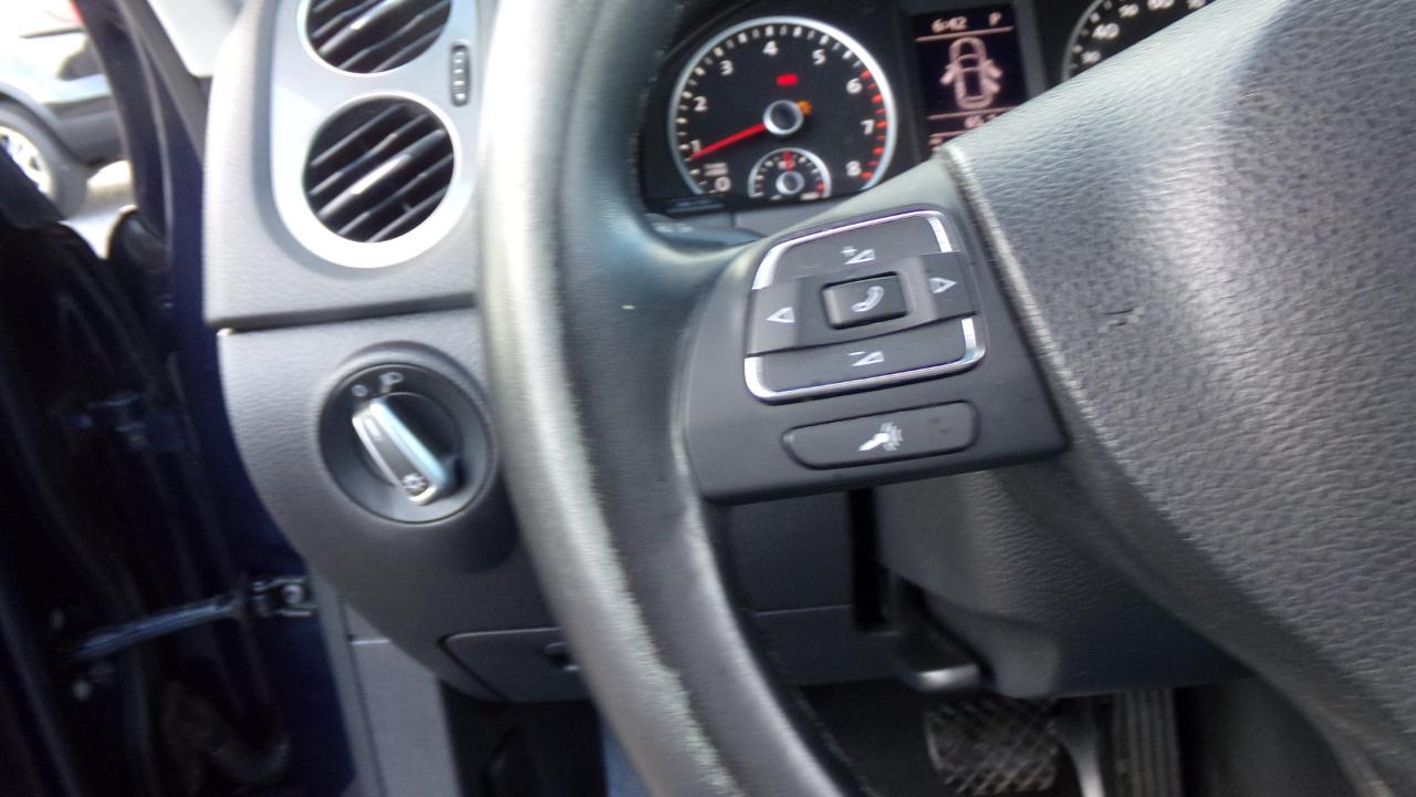 Volkswagen Tiguan 4WD 4dr Auto SE w/Sunroof & Nav 2013