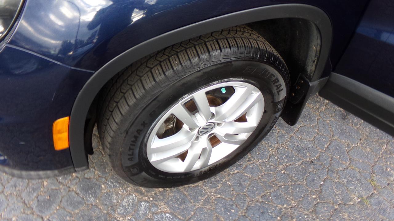 Volkswagen Tiguan 4WD 4dr Auto SE w/Sunroof & Nav 2013