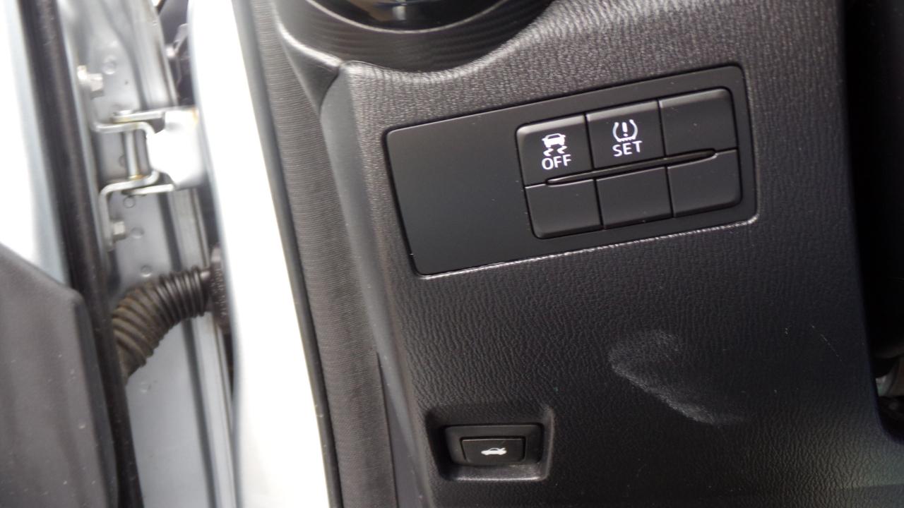 Toyota Yaris Sedan XLE Auto (Natl) 2019