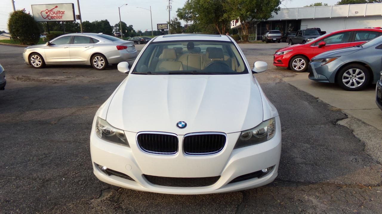 BMW 3 Series 4dr Sdn 328i RWD 2009