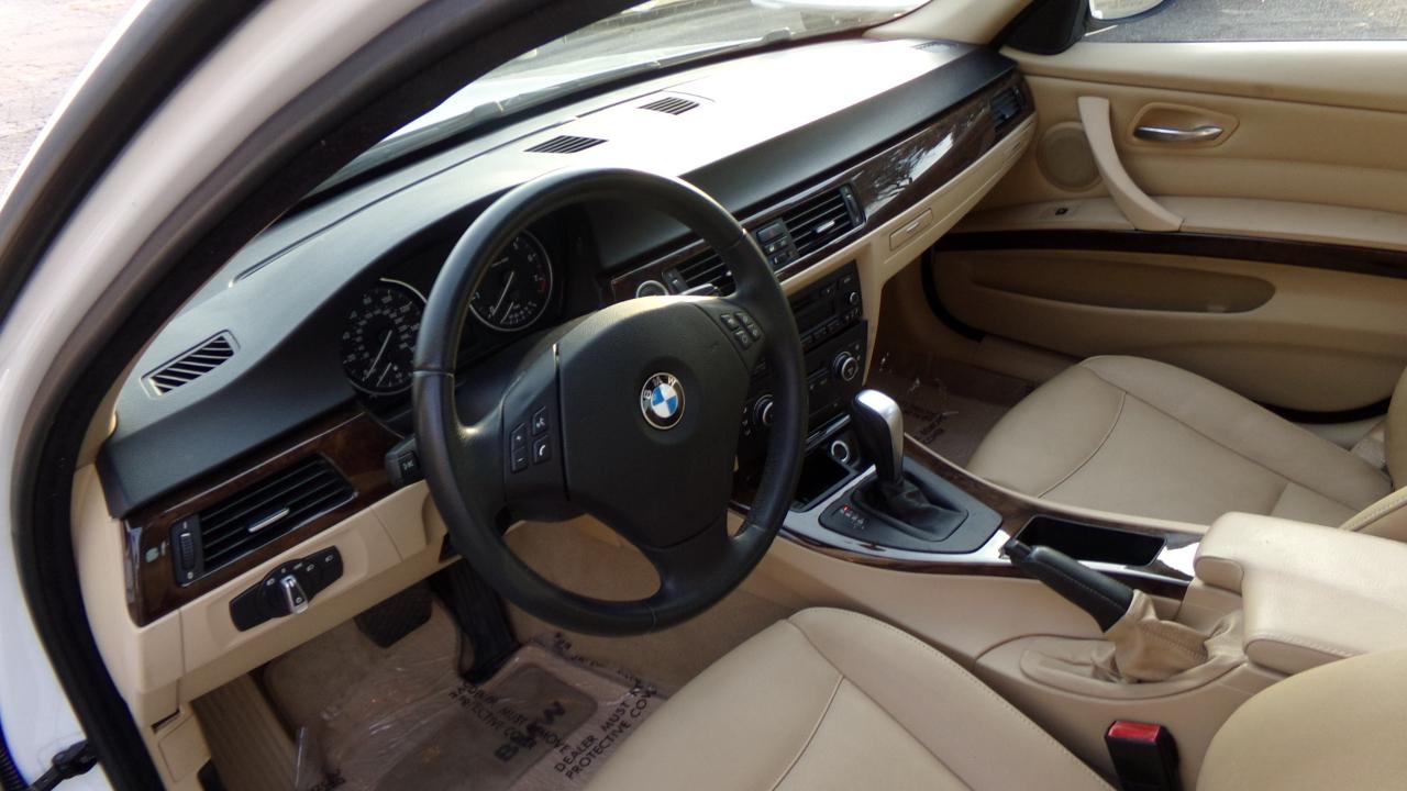 BMW 3 Series 4dr Sdn 328i RWD 2009