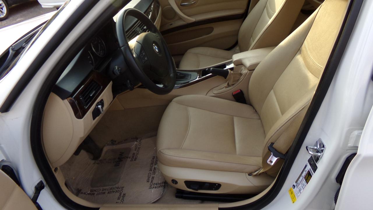 BMW 3 Series 4dr Sdn 328i RWD 2009