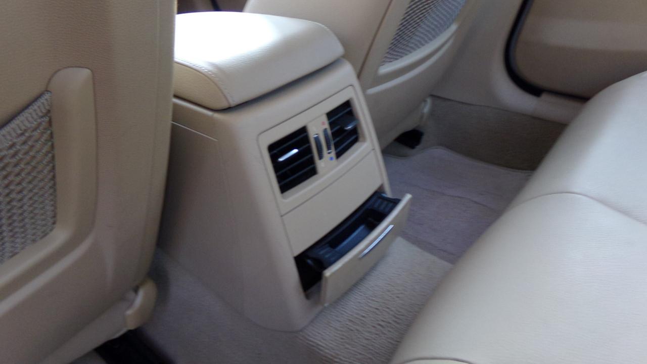 BMW 3 Series 4dr Sdn 328i RWD 2009