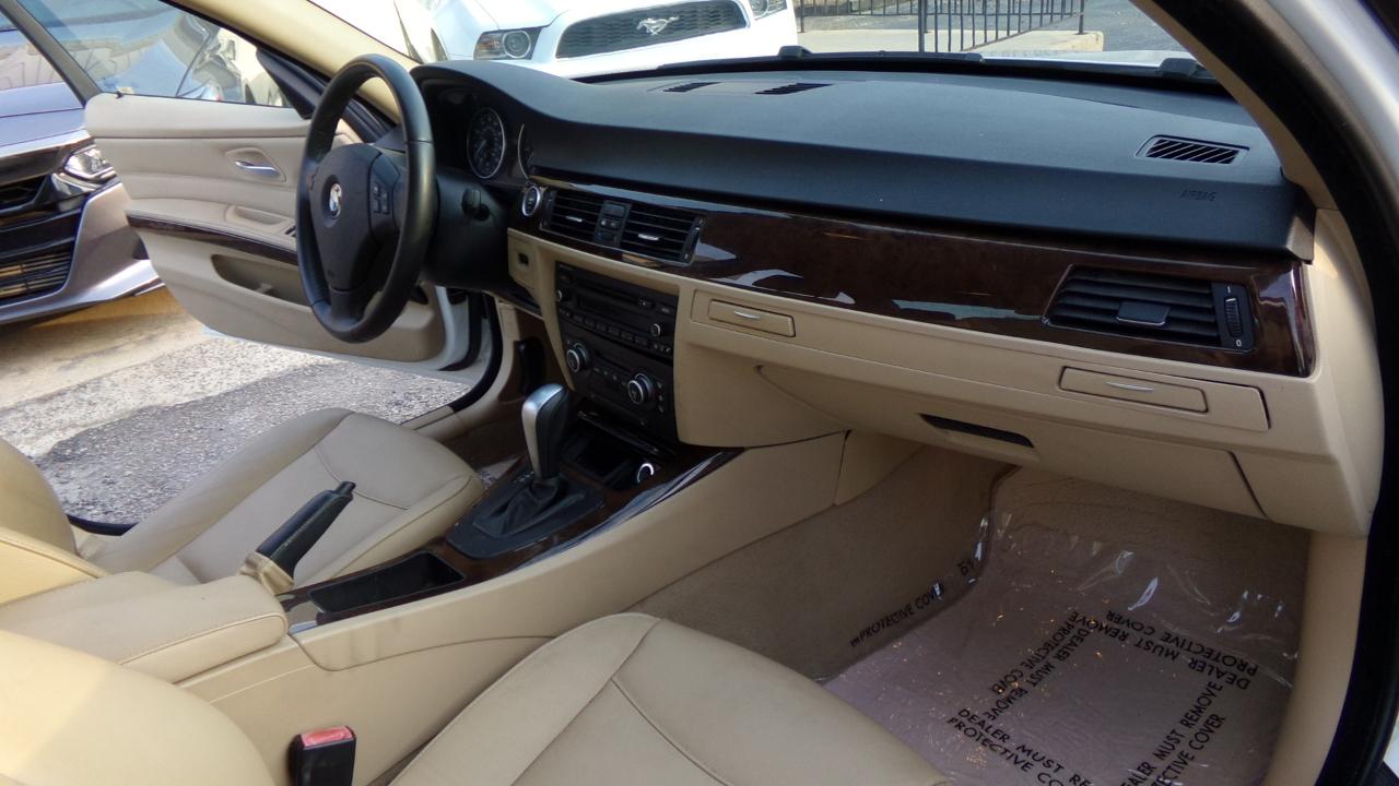 BMW 3 Series 4dr Sdn 328i RWD 2009