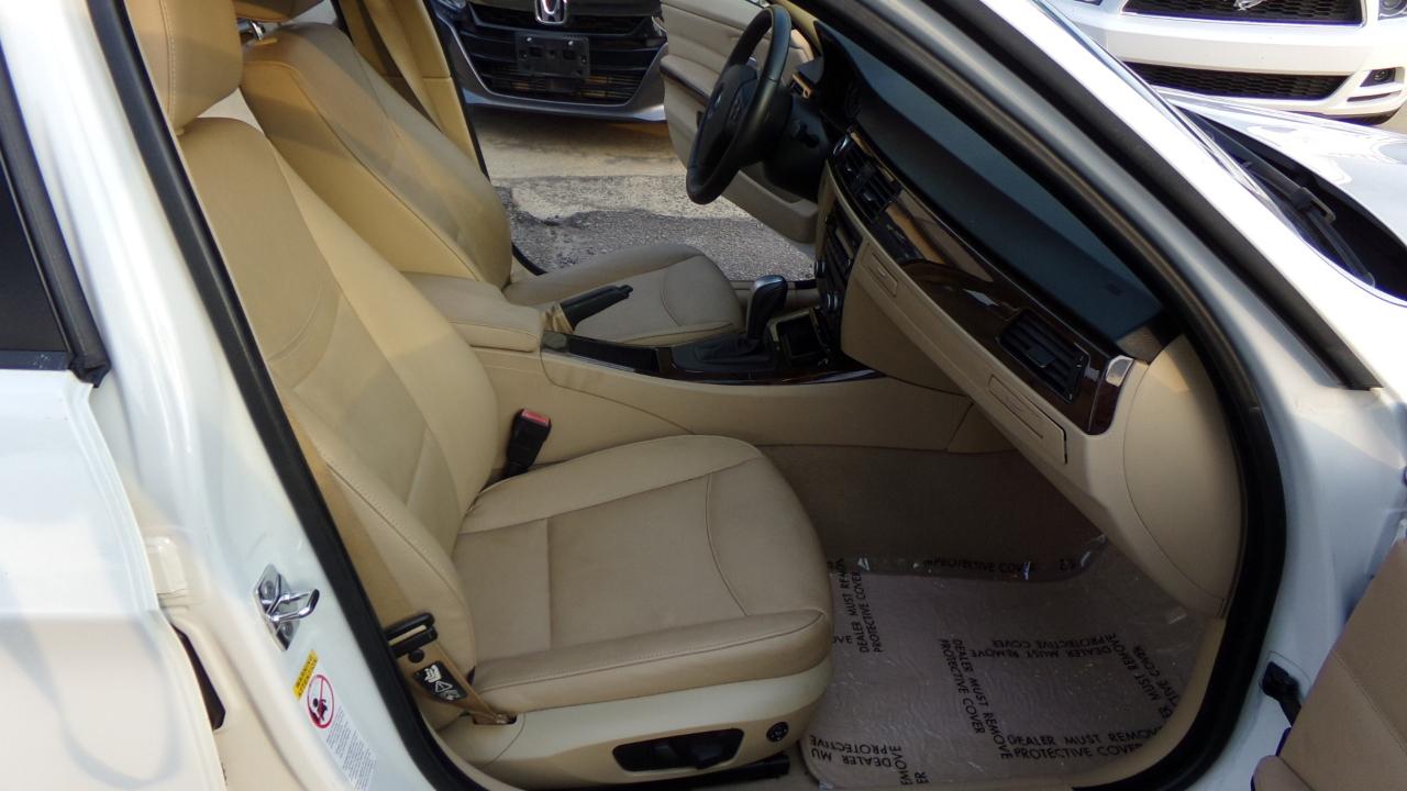 BMW 3 Series 4dr Sdn 328i RWD 2009