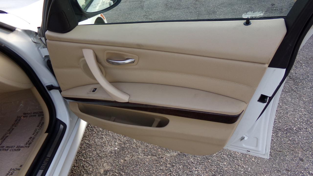 BMW 3 Series 4dr Sdn 328i RWD 2009
