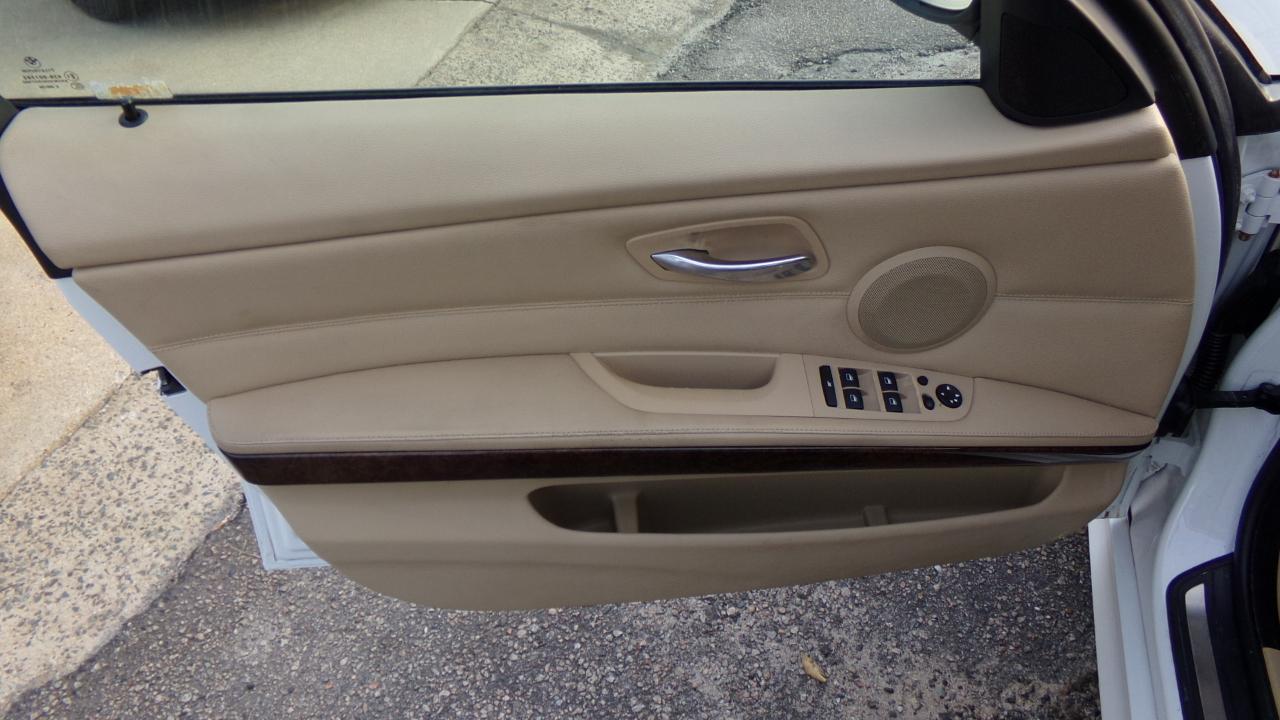 BMW 3 Series 4dr Sdn 328i RWD 2009