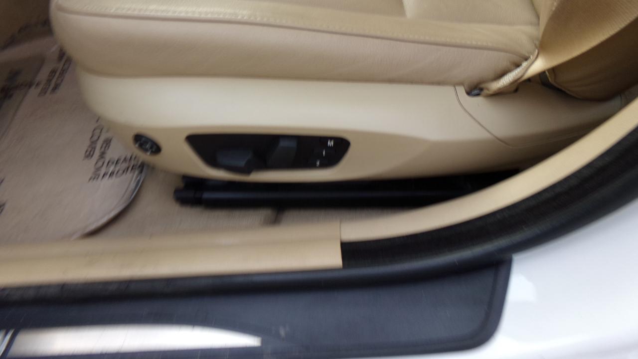 BMW 3 Series 4dr Sdn 328i RWD 2009