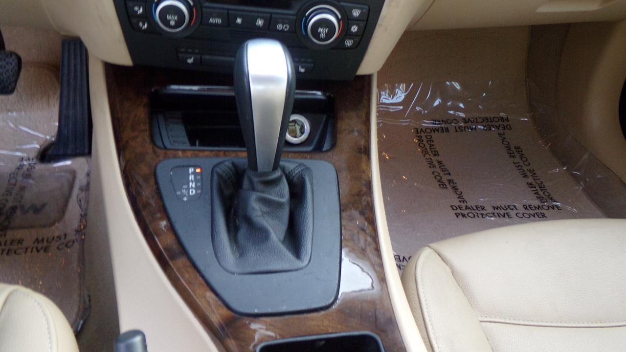 BMW 3 Series 4dr Sdn 328i RWD 2009