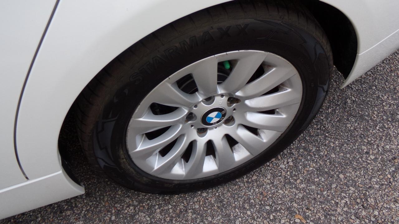 BMW 3 Series 4dr Sdn 328i RWD 2009