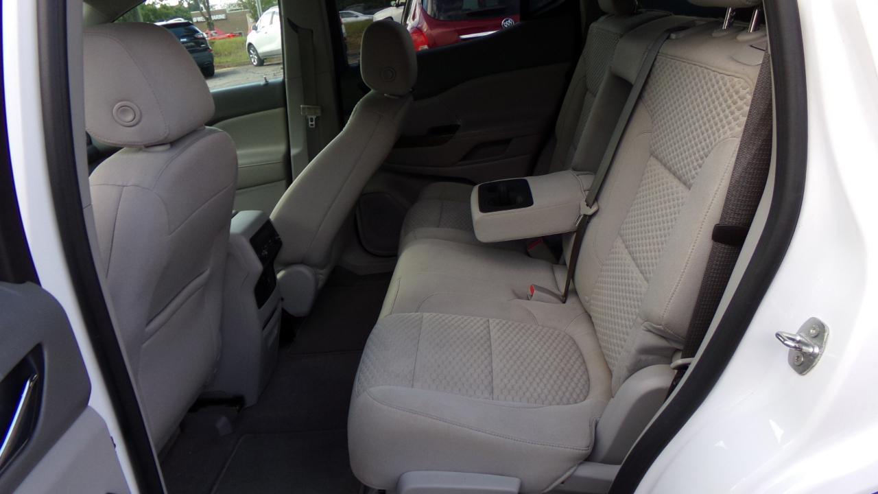 GMC Acadia FWD 4dr SLE w/SLE-1 2017