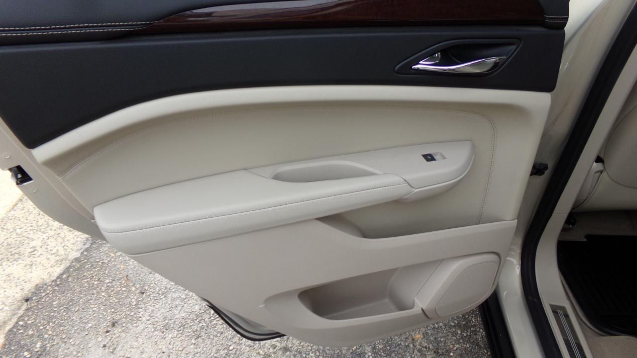 Cadillac SRX AWD 4dr Luxury Collection 2011