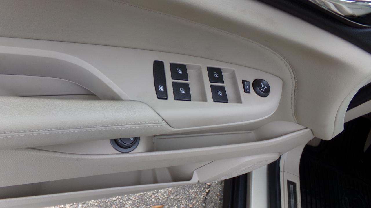 Cadillac SRX AWD 4dr Luxury Collection 2011