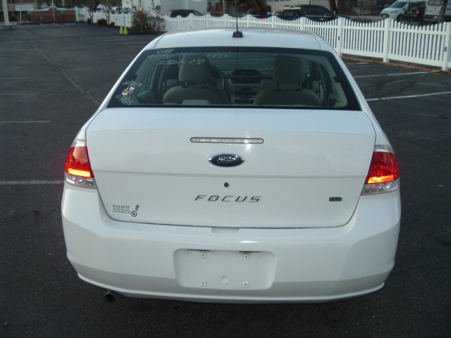 Ford Focus SE Sedan 2008
