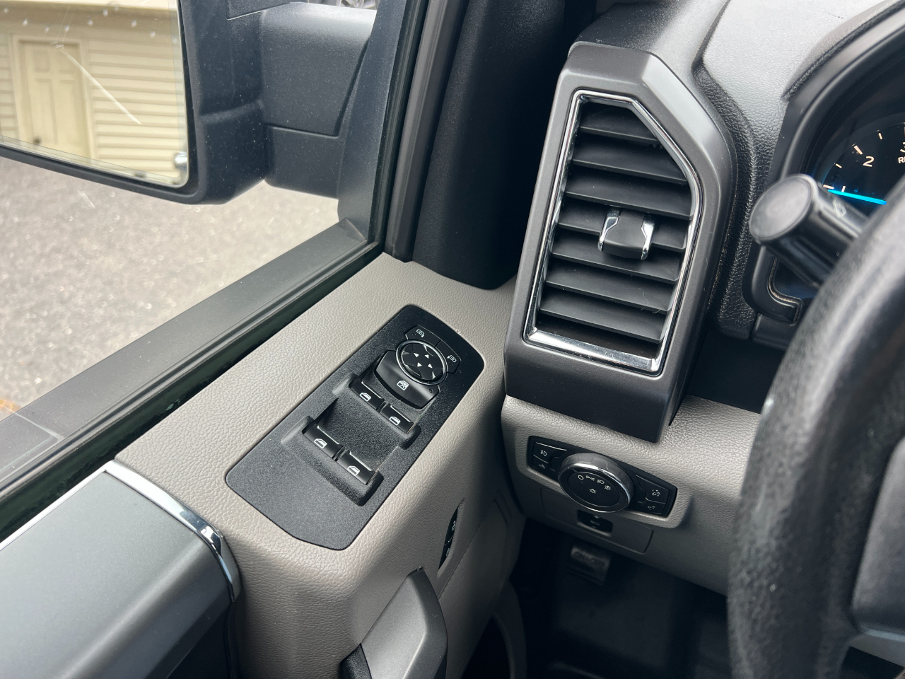 Ford F-150 XLT SuperCrew 5.5-ft. Bed 4WD 2016