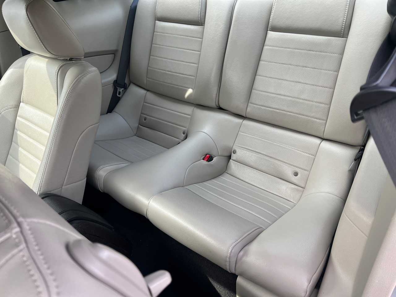 Ford Mustang V6 Coupe 2010