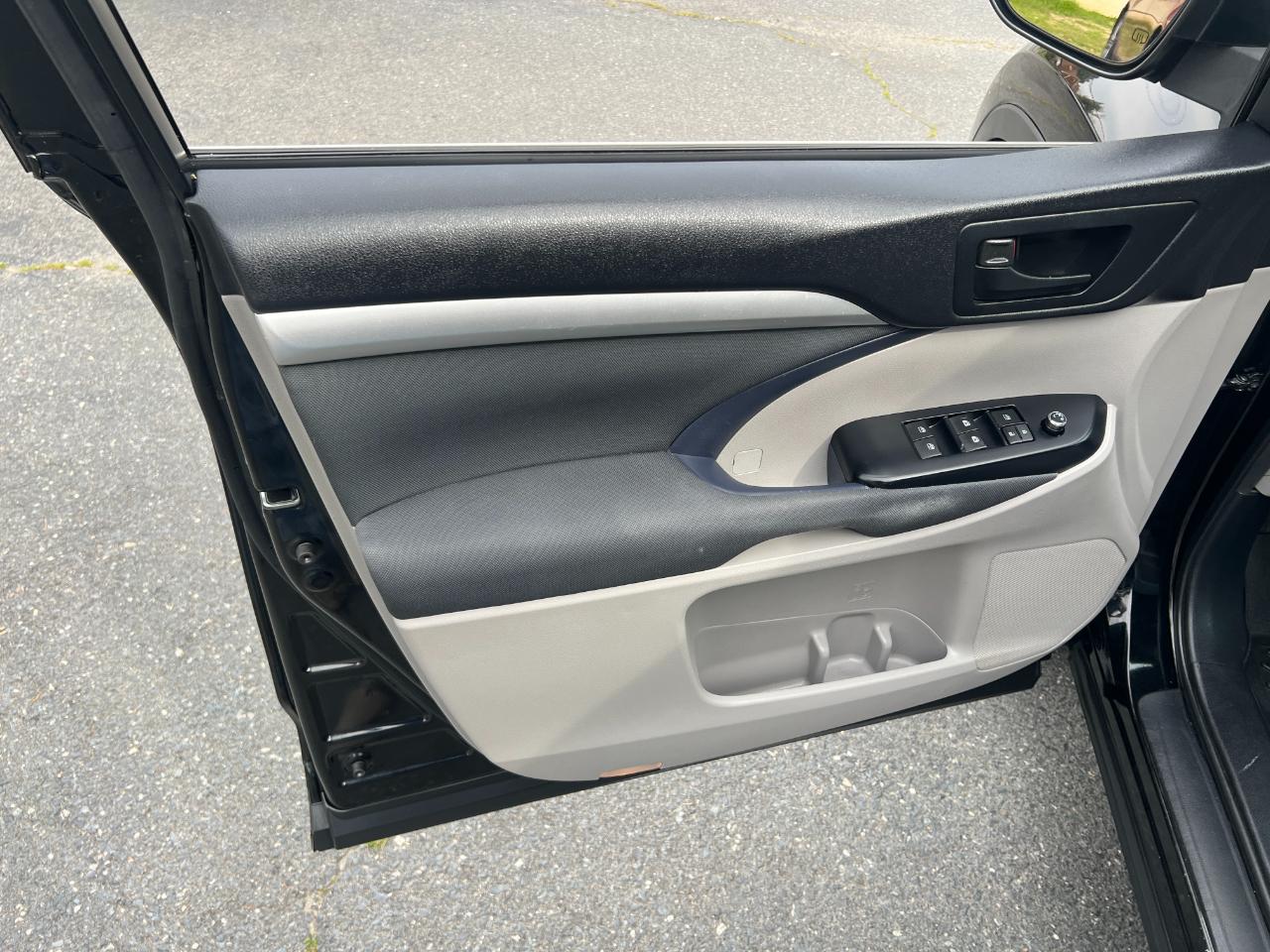 Toyota Highlander LE FWD I4 2015