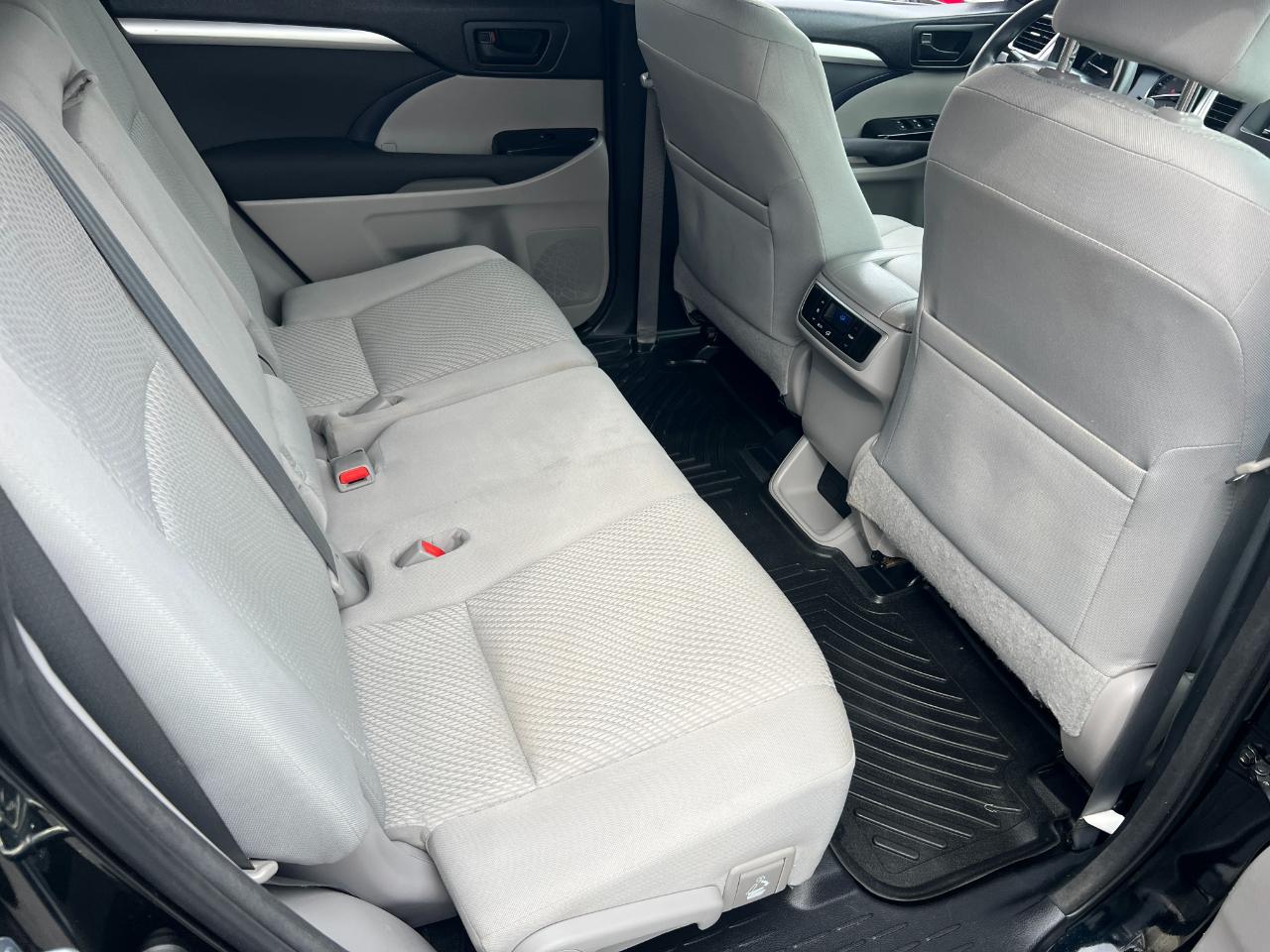 Toyota Highlander LE FWD I4 2015