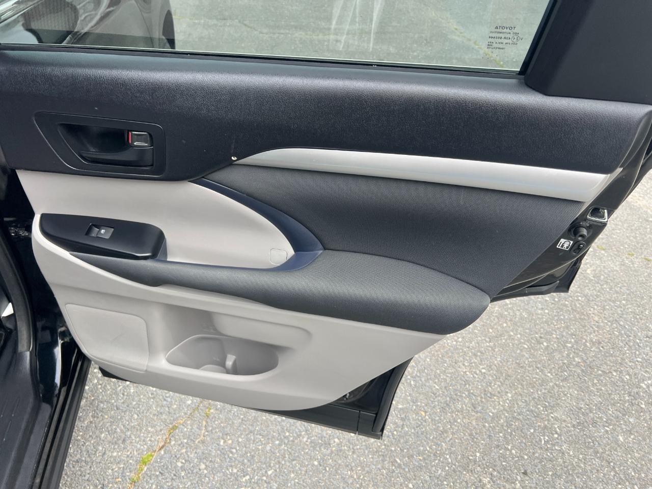 Toyota Highlander LE FWD I4 2015