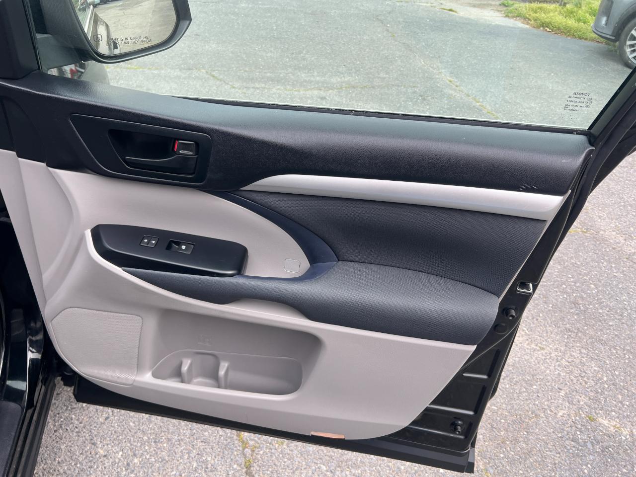 Toyota Highlander LE FWD I4 2015