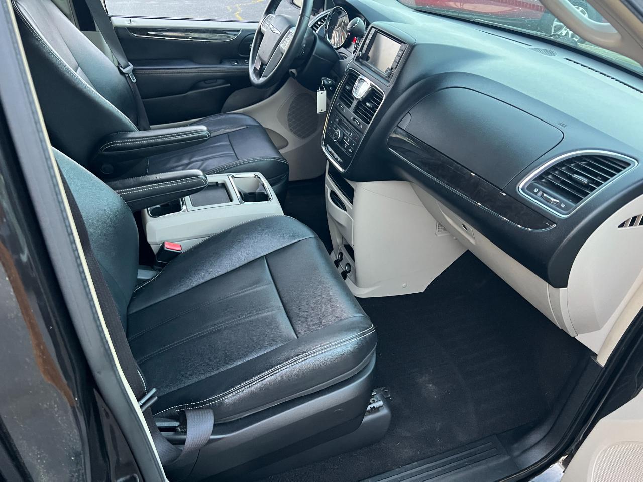 Chrysler Town & Country Touring 2014