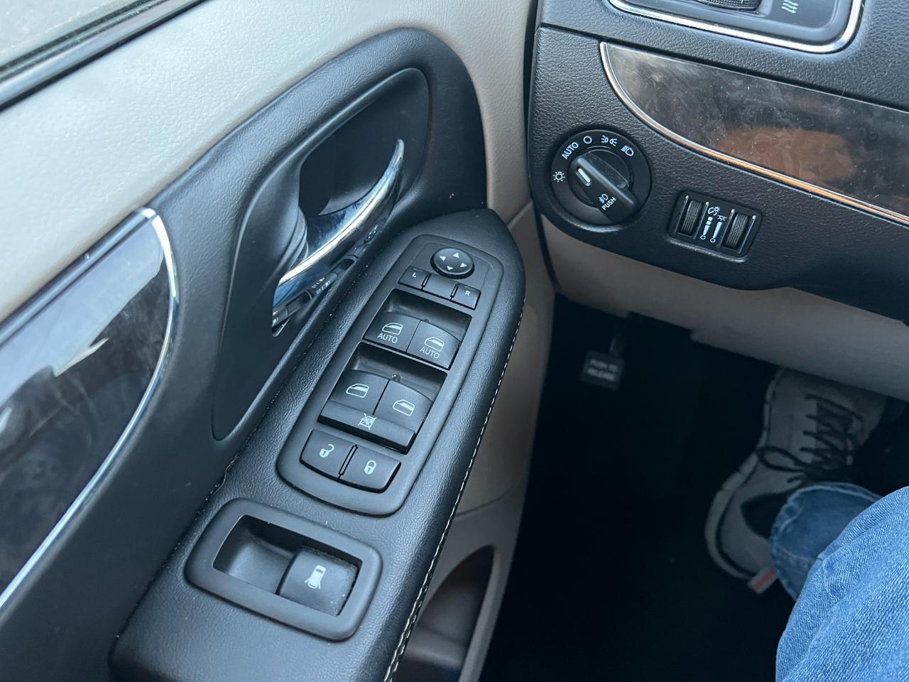 Chrysler Town & Country Touring 2014