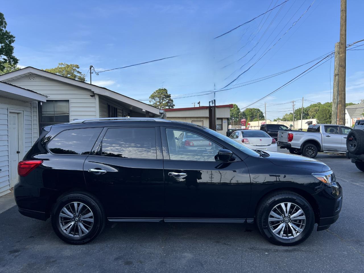 Nissan Pathfinder SV 4WD 2020