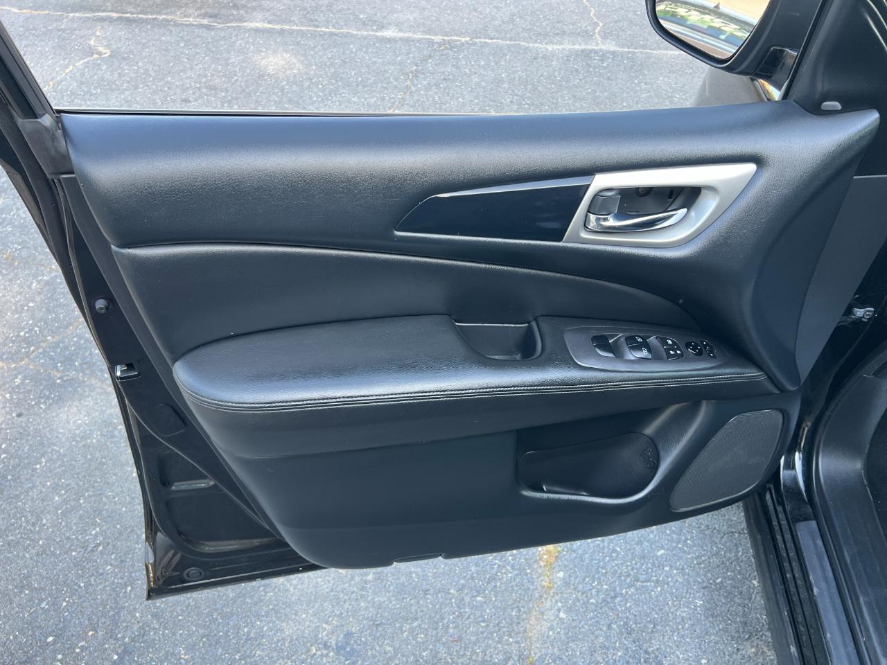 Nissan Pathfinder SV 4WD 2020