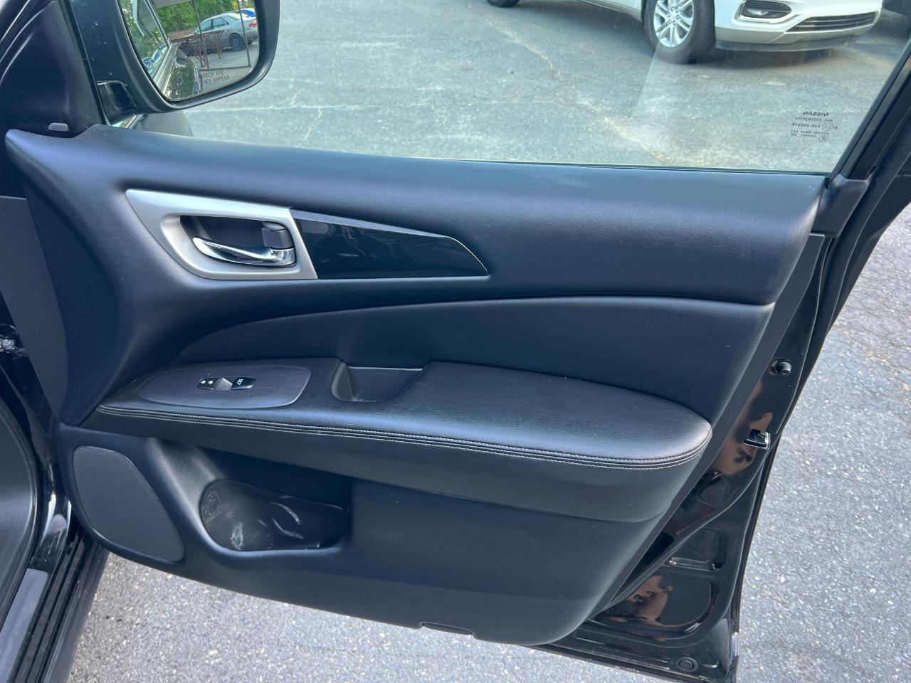 Nissan Pathfinder SV 4WD 2020