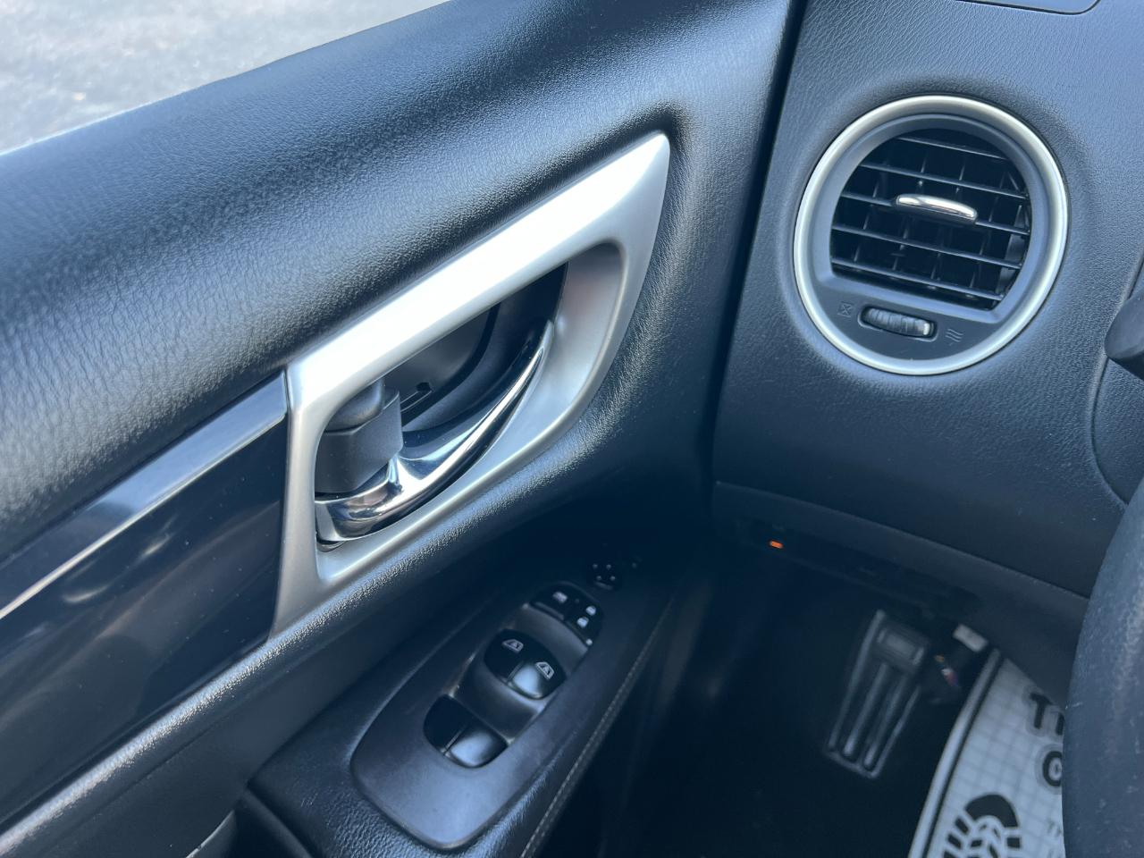 Nissan Pathfinder SV 4WD 2020