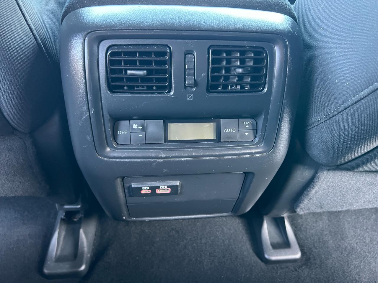 Nissan Pathfinder SV 4WD 2020