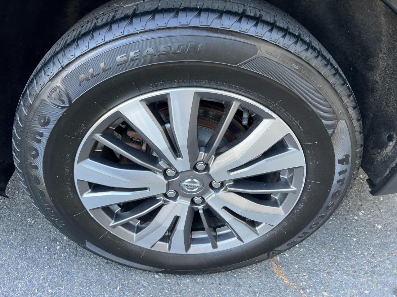 Nissan Pathfinder SV 4WD 2020