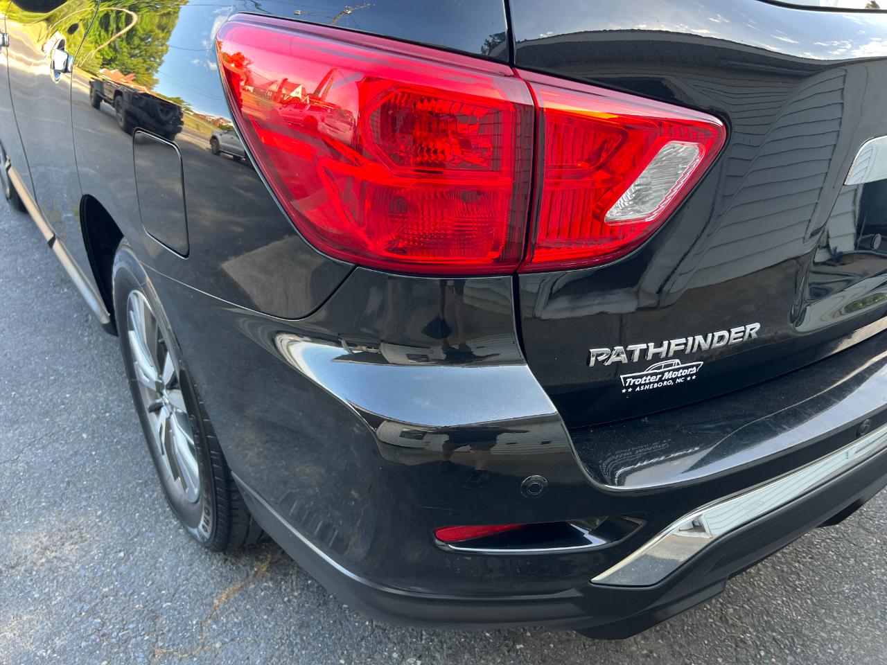 Nissan Pathfinder SV 4WD 2020