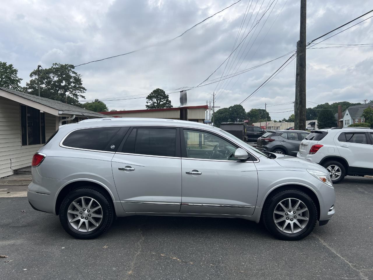 Buick Enclave Convenience FWD 2017