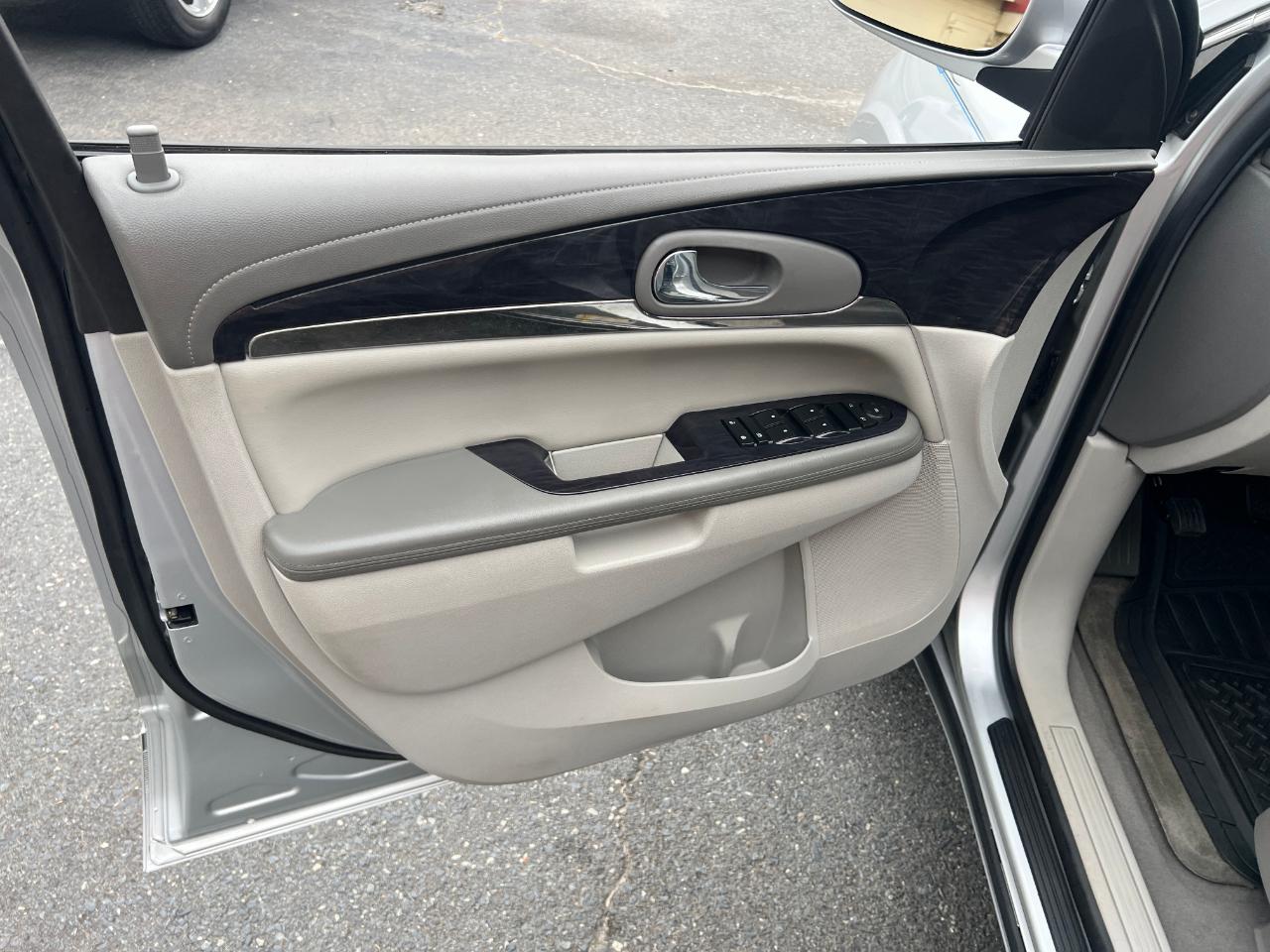 Buick Enclave Convenience FWD 2017