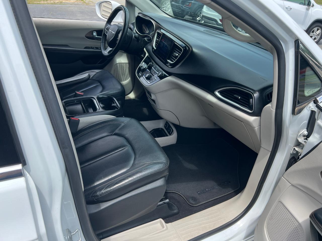 Chrysler Pacifica Touring-L 2017