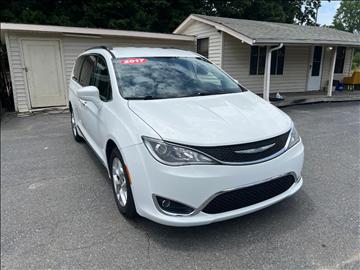 2017 Chrysler Pacifica Touring-L