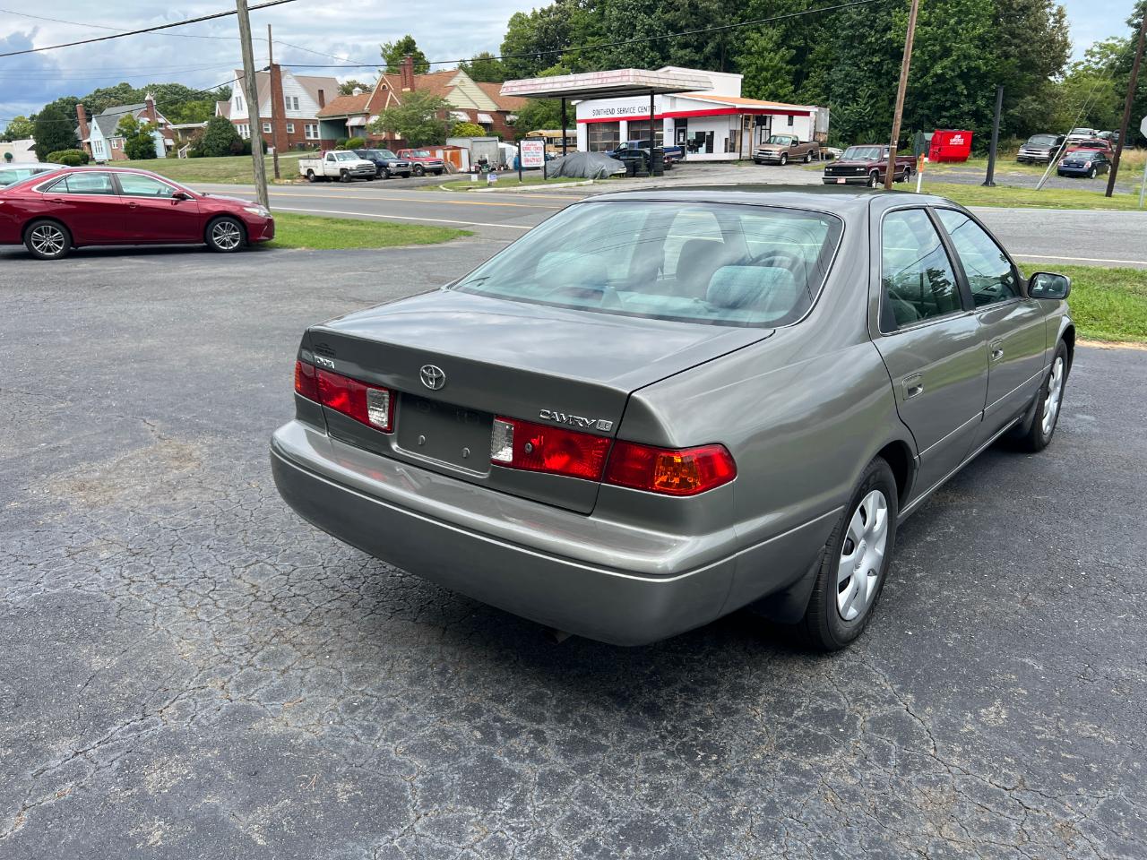 Toyota Camry LE 2001