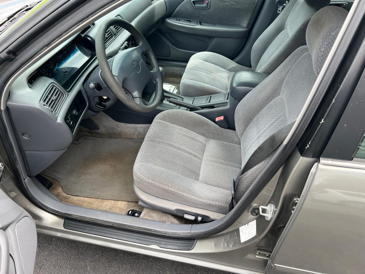 Toyota Camry LE 2001