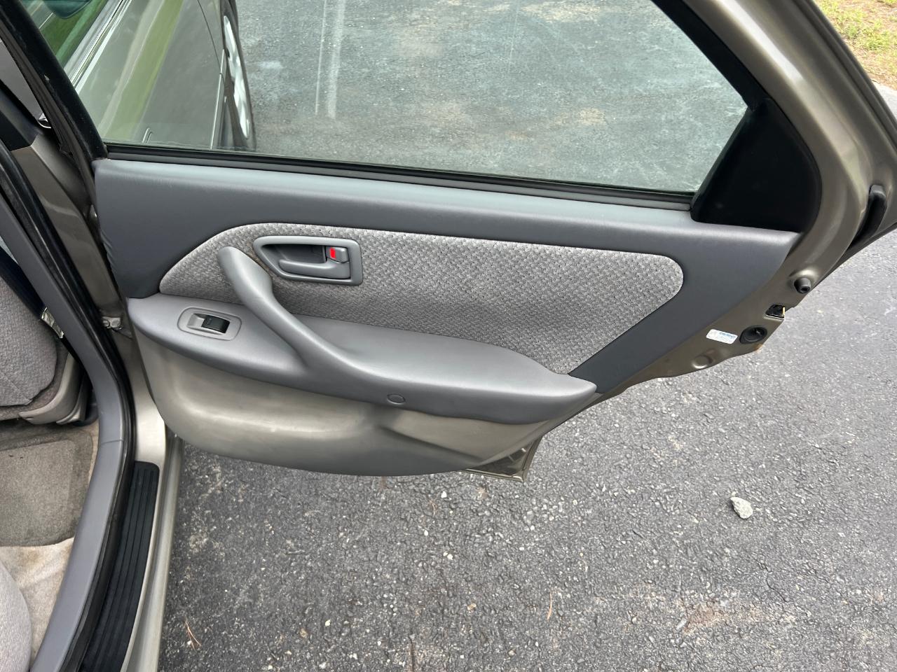 Toyota Camry LE 2001