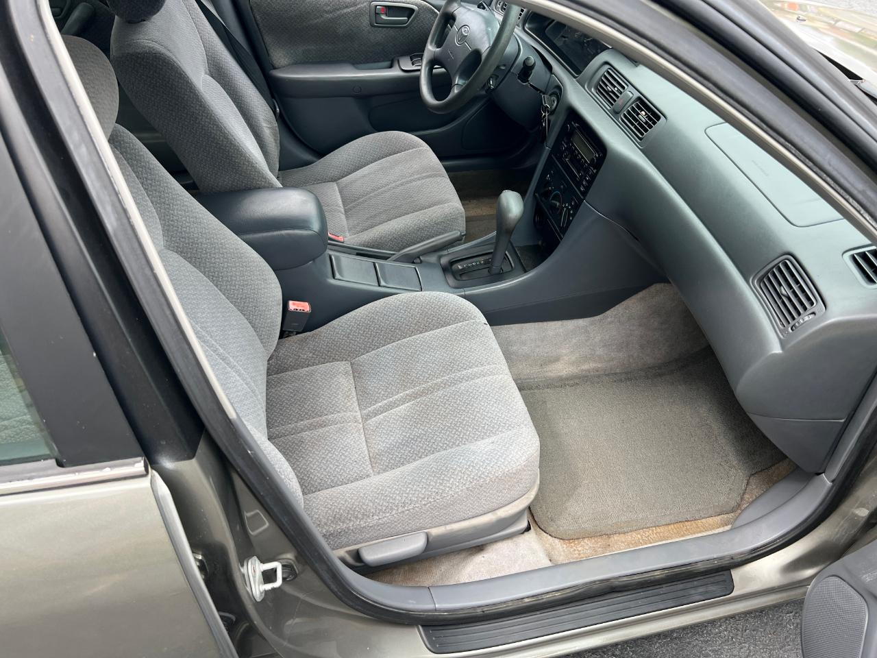 Toyota Camry LE 2001