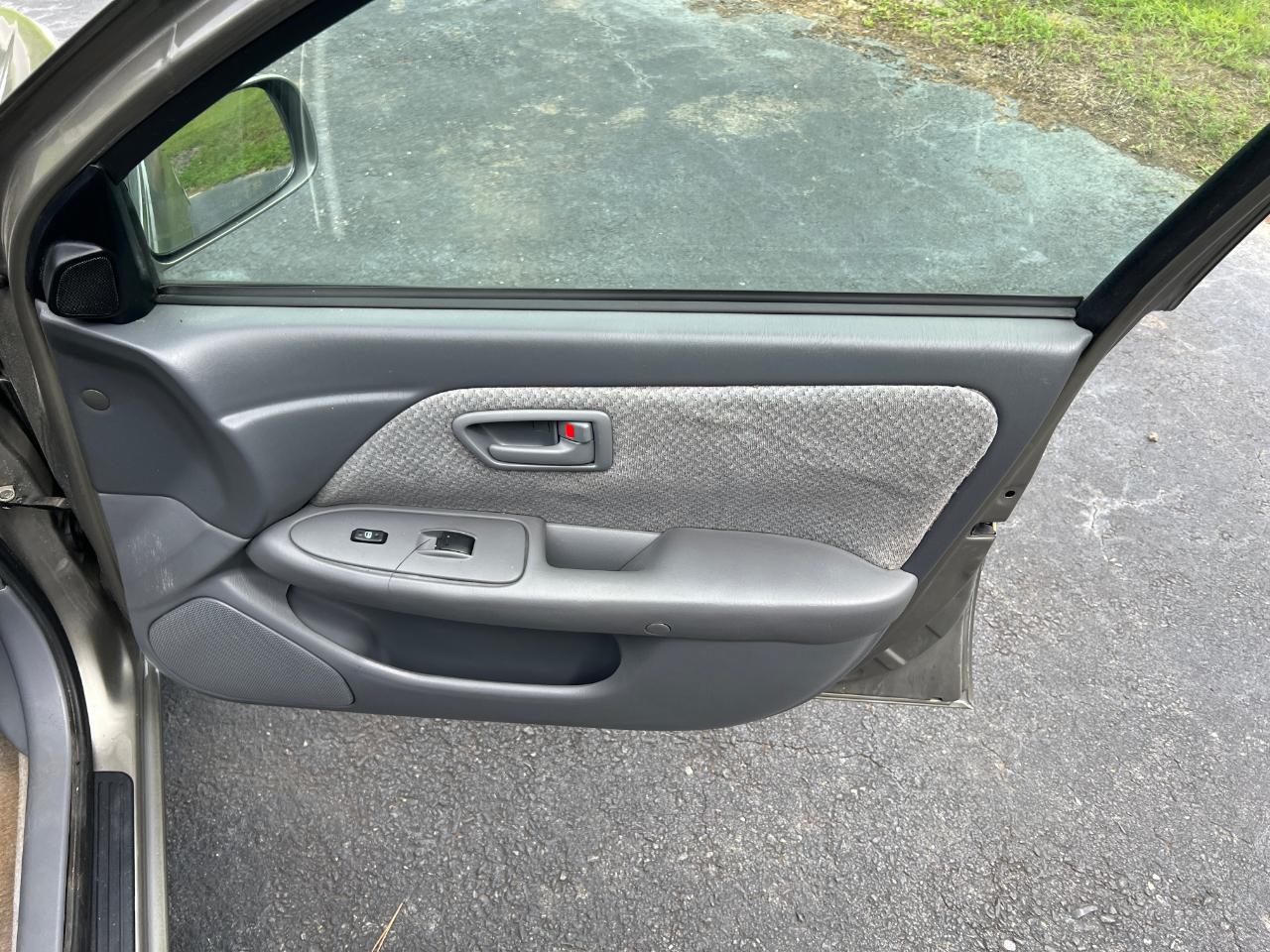 Toyota Camry LE 2001