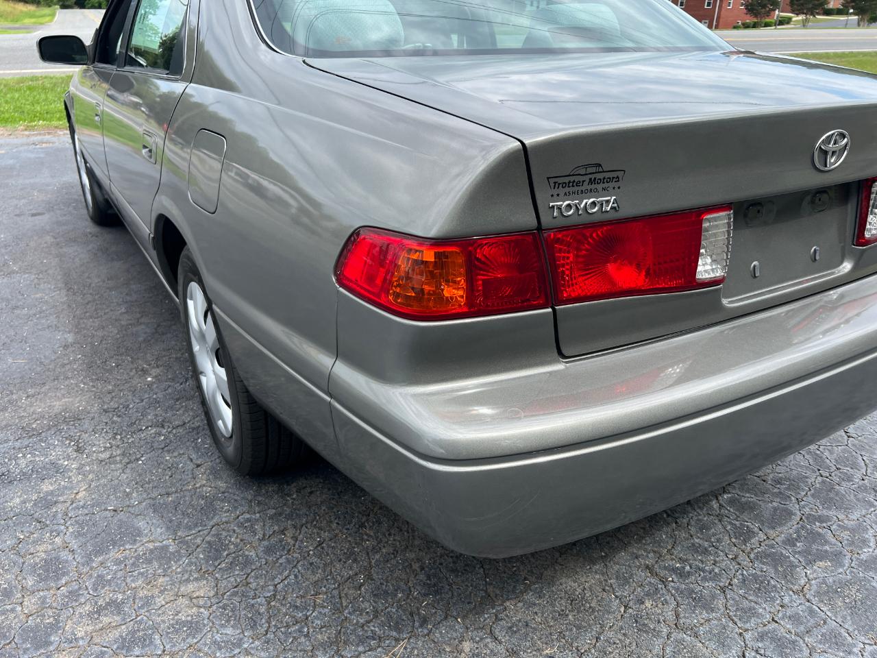 Toyota Camry LE 2001