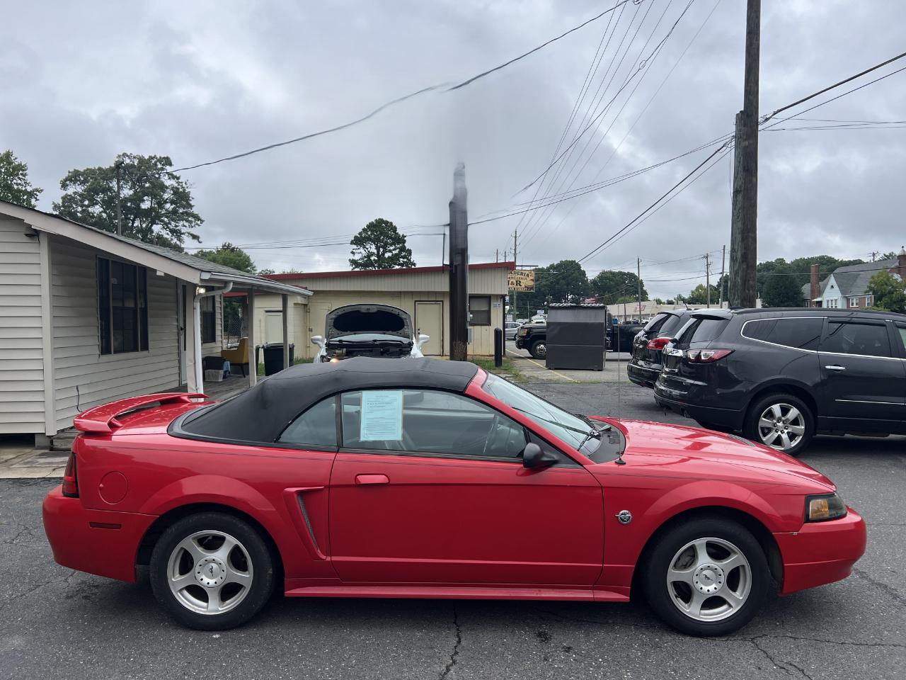 Ford Mustang Deluxe Convertible 2004