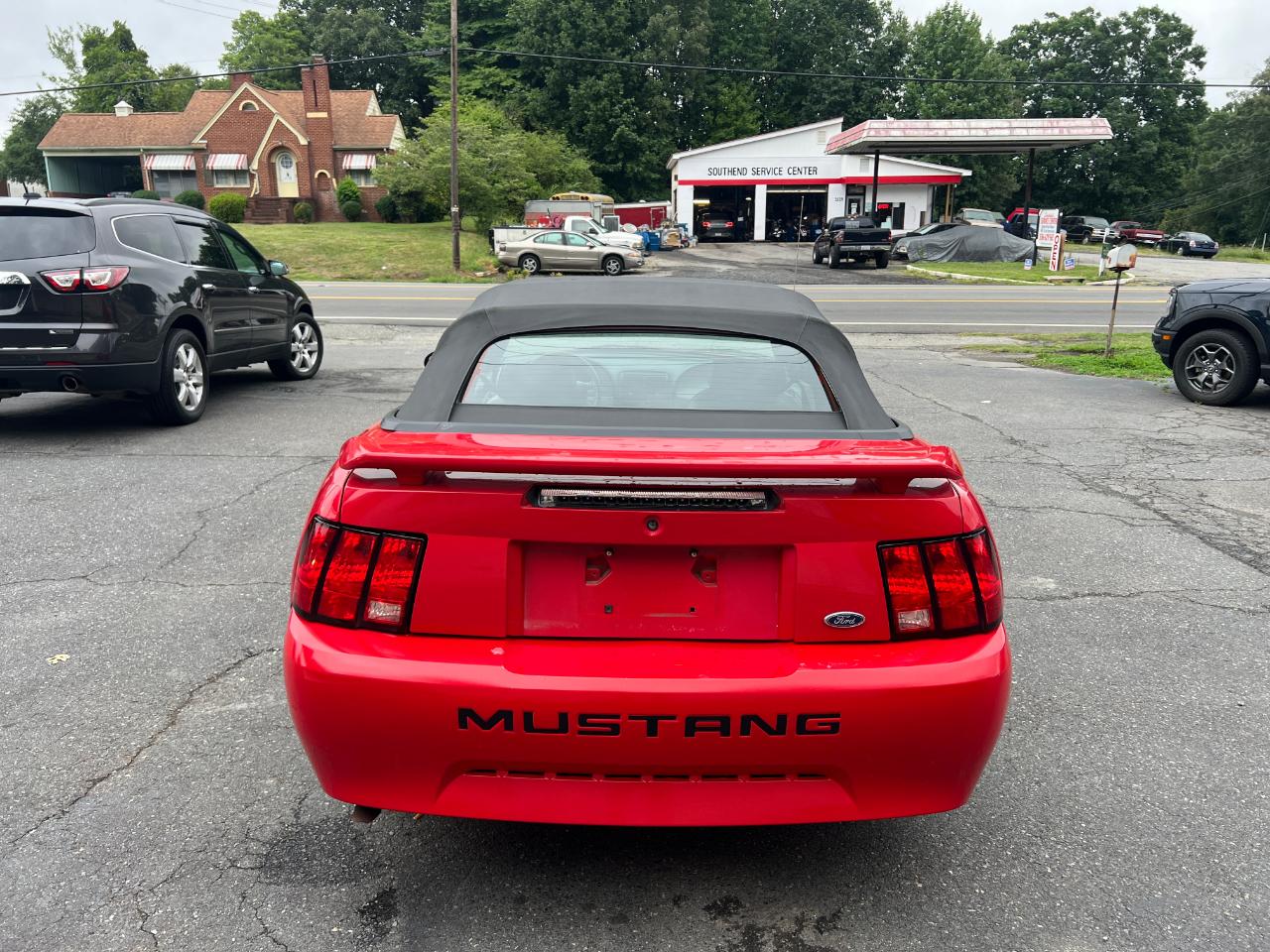 Ford Mustang Deluxe Convertible 2004