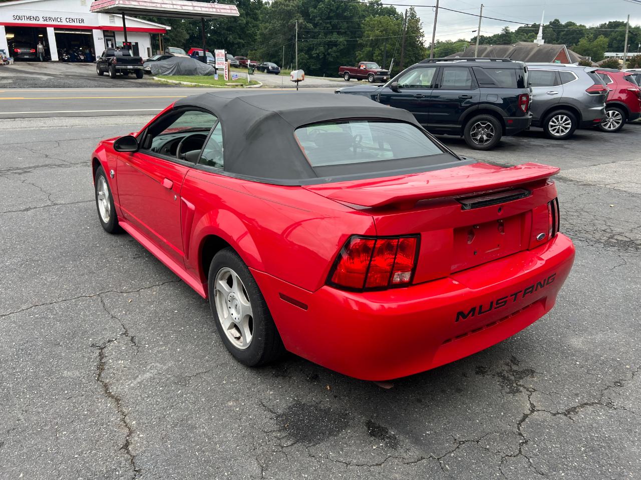 Ford Mustang Deluxe Convertible 2004