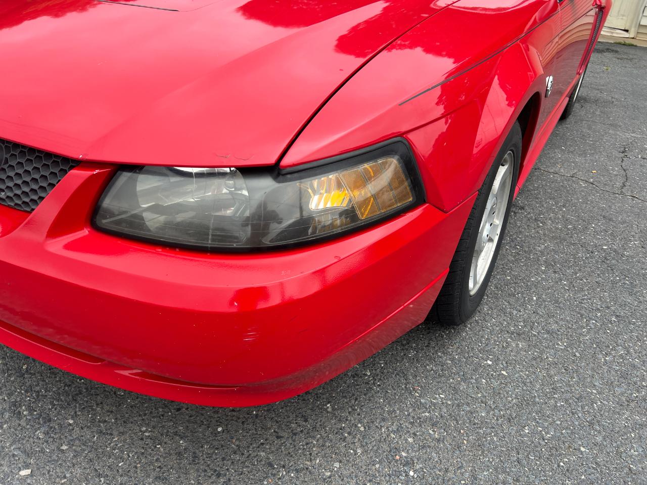 Ford Mustang Deluxe Convertible 2004