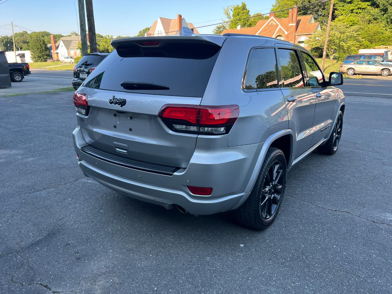 Jeep Grand Cherokee RWD 4dr Laredo Altitude 2018