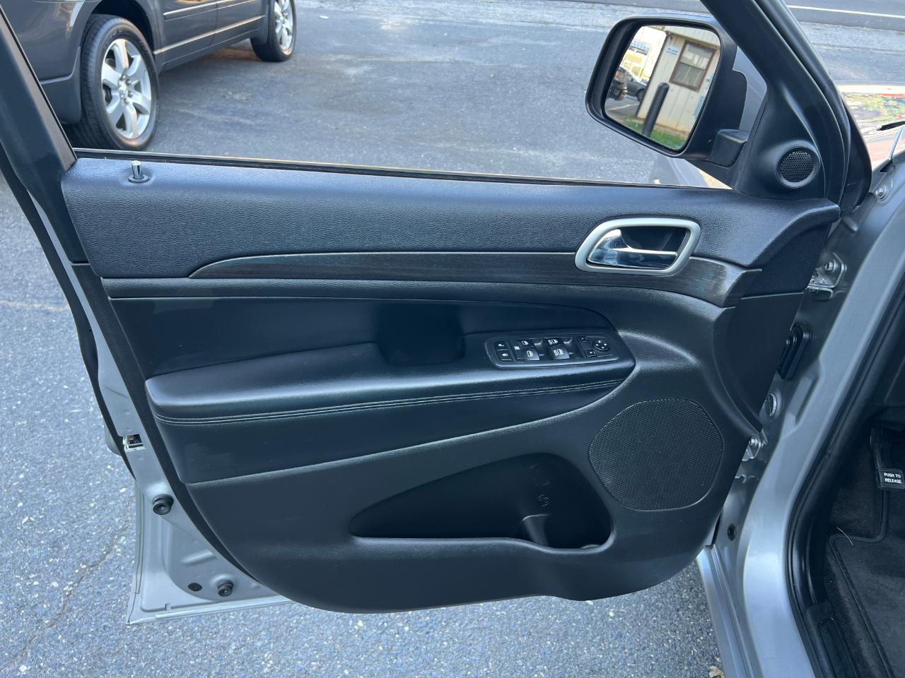 Jeep Grand Cherokee RWD 4dr Laredo Altitude 2018