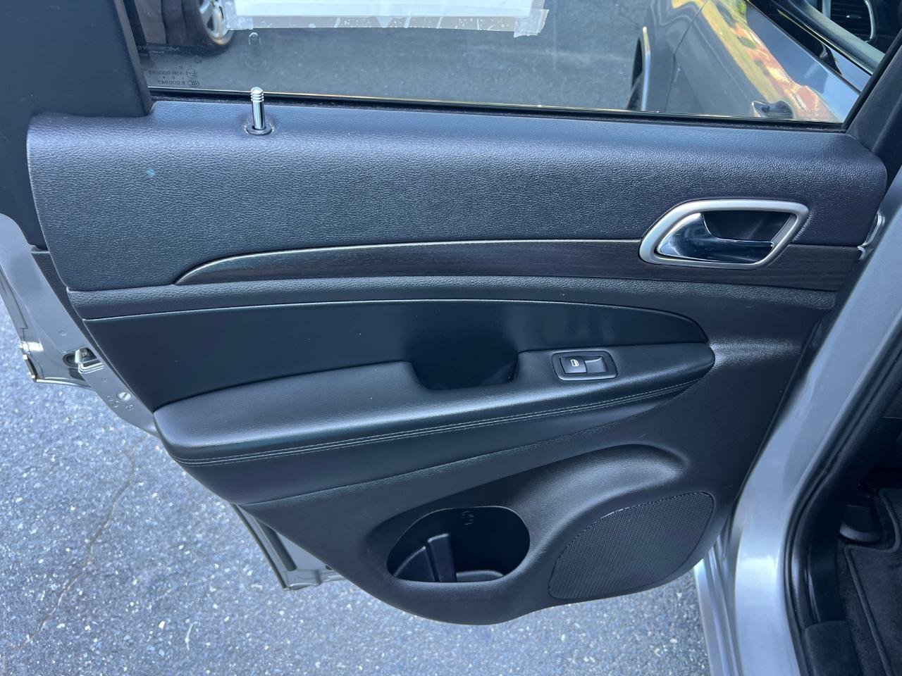 Jeep Grand Cherokee RWD 4dr Laredo Altitude 2018